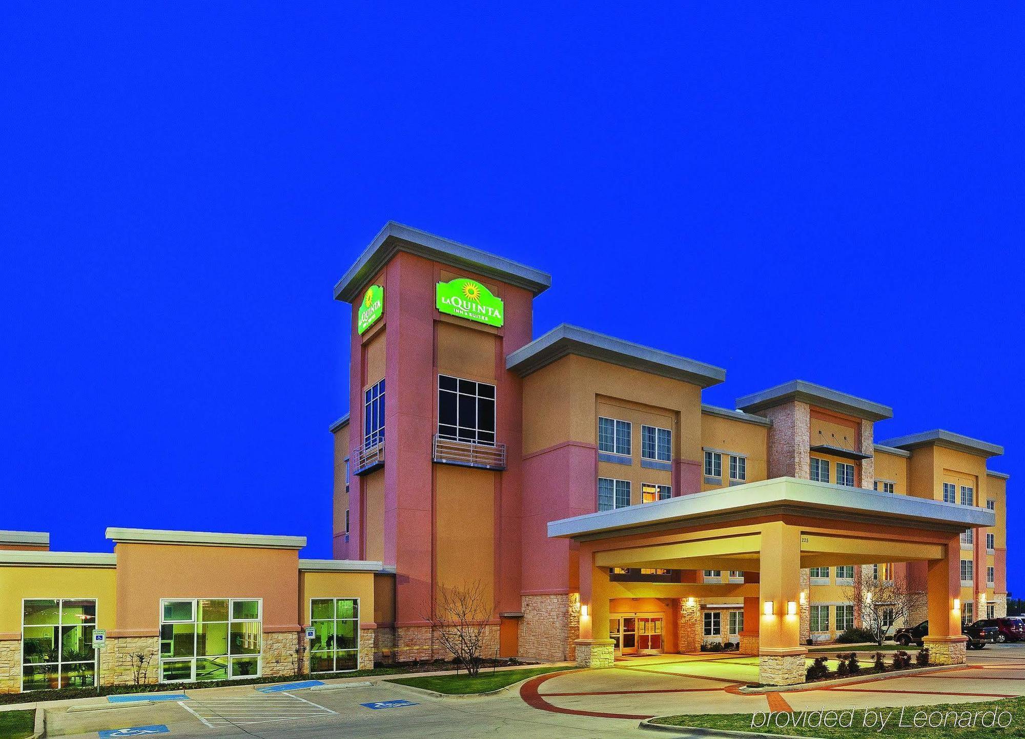 La Quinta Inn & Suites By Wyndham Ft Worth-Burleson Exterior foto